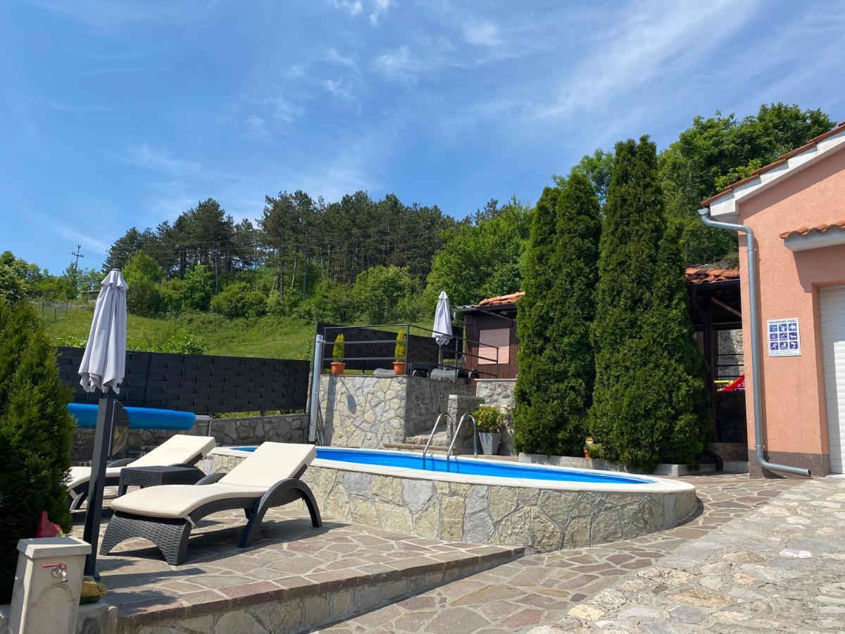 Holiday House Pasjak Sapjane Eksteriør bilde